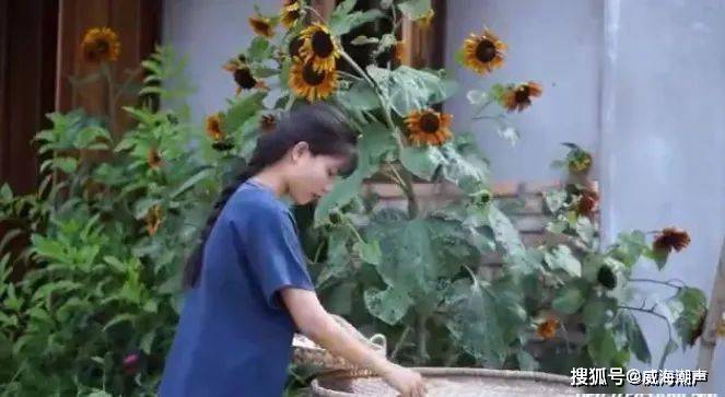 露面引期待有人却拿长相说事真该怼mg不朽情缘游戏试玩李子柒久违(图3)